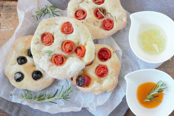 Rosemary Bread Pizza Mediterranean  - Einladung_zum_Essen / Pixabay
